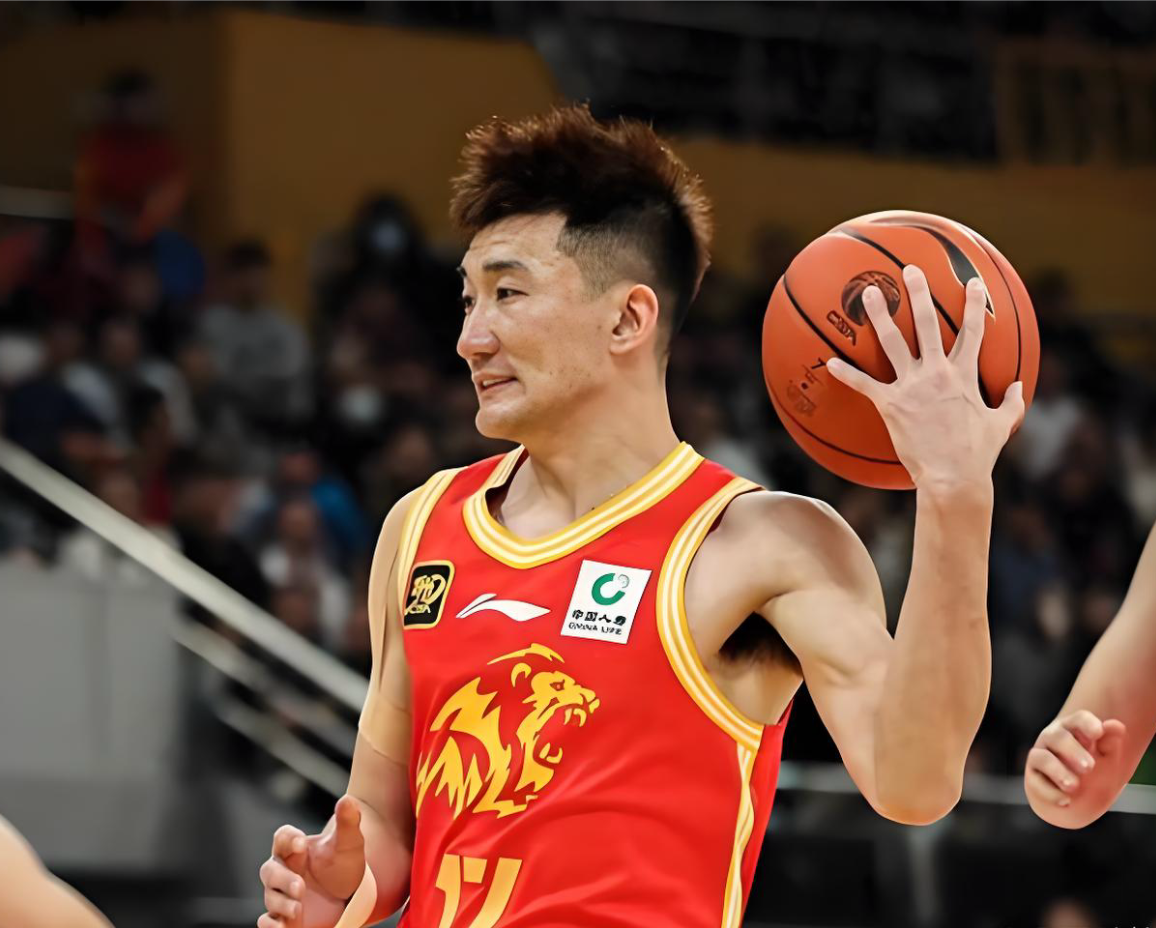 郑钦文逆转萨卡里终结连败,心态蜕变守住草地首胜