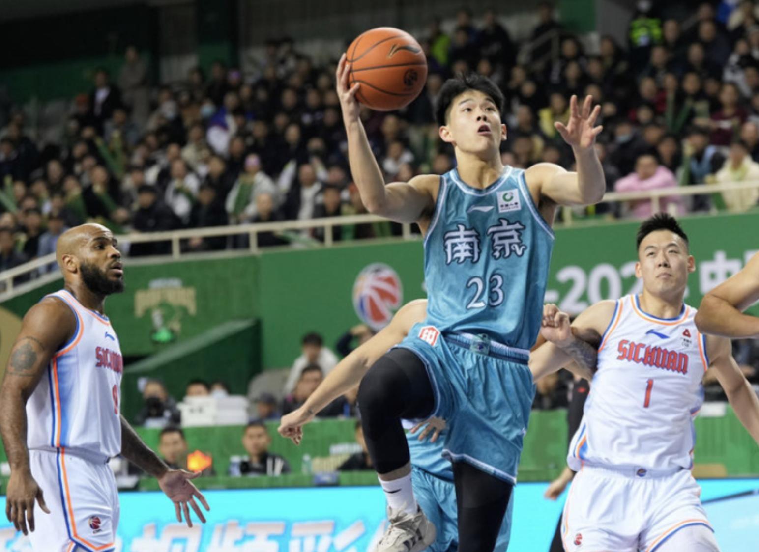 队报：里昂即将签下丹麦中场比斯特鲁普，转会费1000万欧