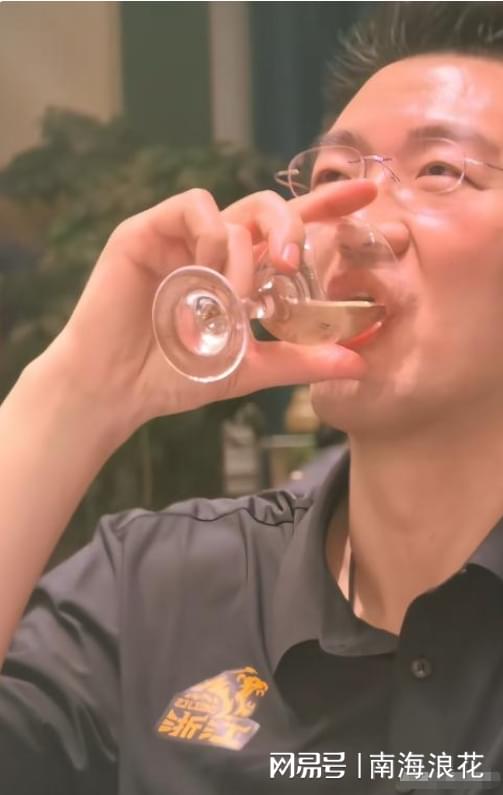 老鹰4年长约签下次轮秀,他确实是拿到了自己想要的合同?