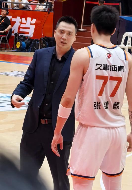 西蒙斯看好勇士得到詹姆斯