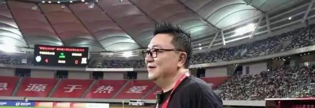 记者：字母的下家锁定在热火和凯尔特人之间，预计本周有结果