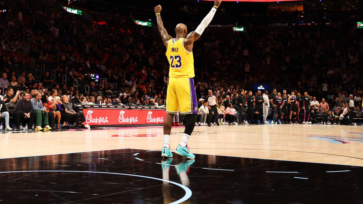 总冠军奖杯就位 尼克斯G5冲冠