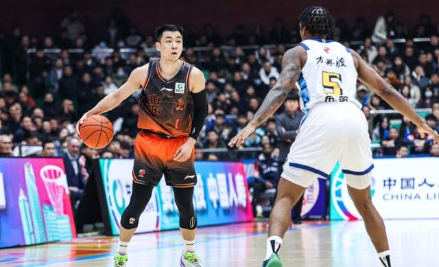 NBA总决赛G5首发出炉:双方均不变阵 马刺固执仍用福克斯首发