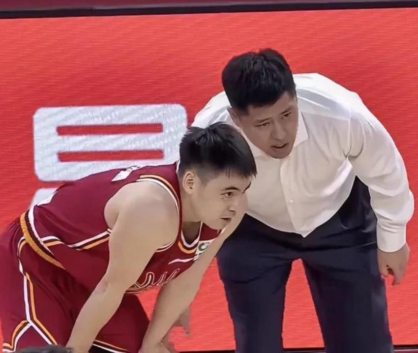 为什么十几支球队哄抢41岁的詹姆斯,湖人却不着急续约?