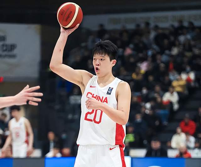 被同1块石头绊倒4次!马刺丢冠太扎心了,米奇给出解释,说得轻巧