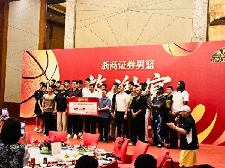 近十年季后赛抢断榜:詹姆斯位列第五,第一名很多人肯定想不到