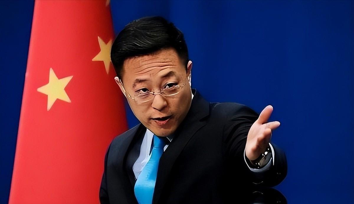 马刺主帅谈福克斯被批评:我不看社媒也不在乎,对他有100%信心