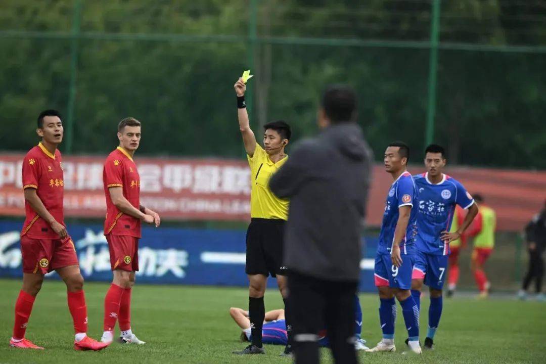 队报:巴黎18岁后卫迪安达加预计将会加盟曼城