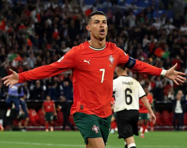 英媒：特朗普将亲手颁发世界杯冠军奖杯，FIFA无异议